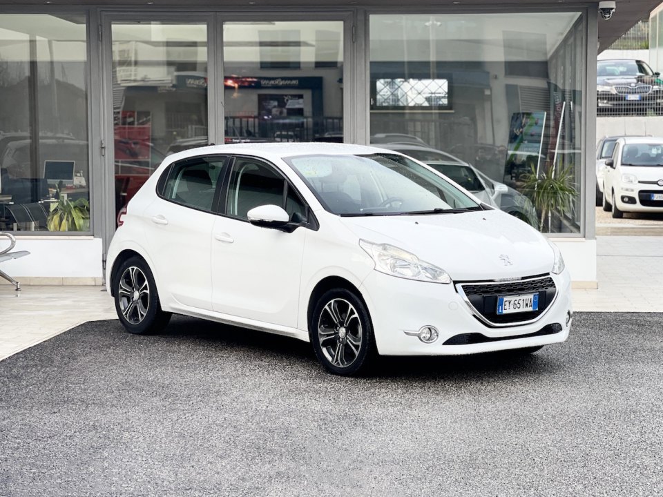 PEUGEOT 208 vers. 1.4 HDi 68 CV 5 porte Allure