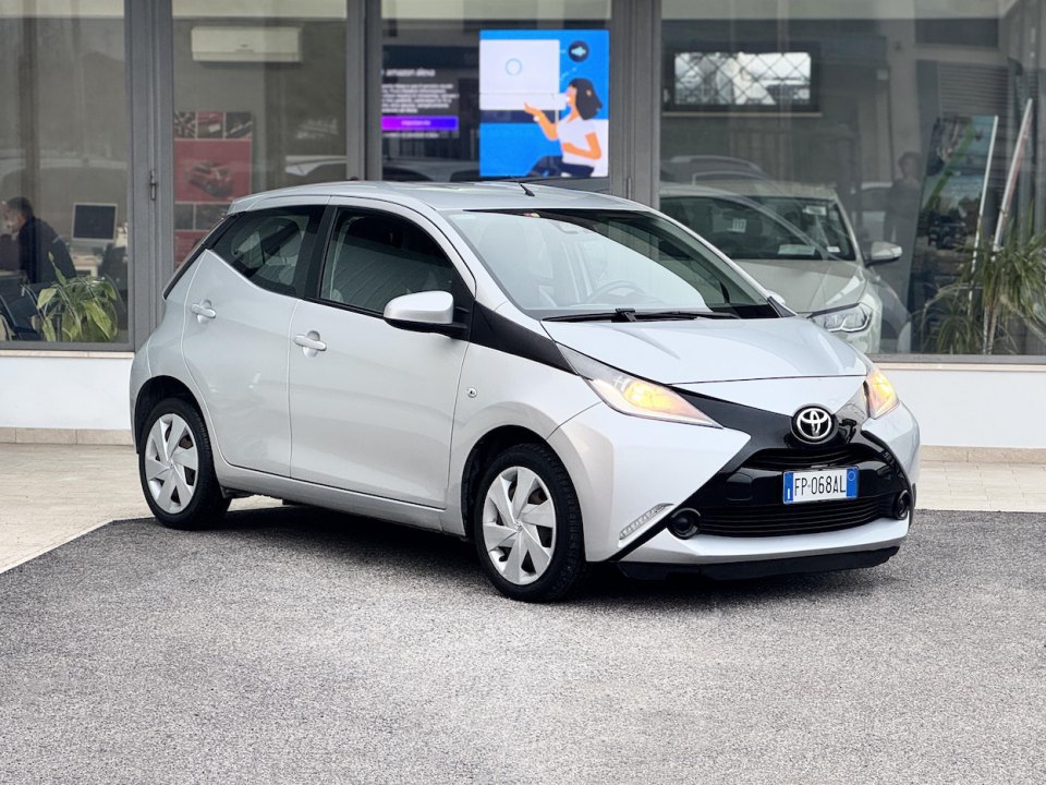 TOYOTA Aygo 2ª serie vers. Aygo 1.0 VVT-i 69 CV 5 porte x-wave