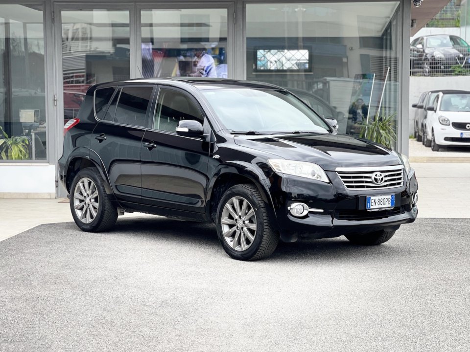 TOYOTA RAV4 3ª serie vers. RAV4 Crossov. 2.2 D-Cat A/T 150 CV Style