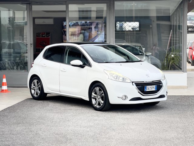 PEUGEOT - 208