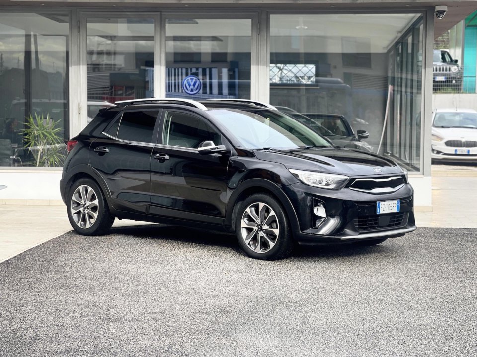 KIA Stonic vers. Stonic 1.6 CRDi 115 CV Energy