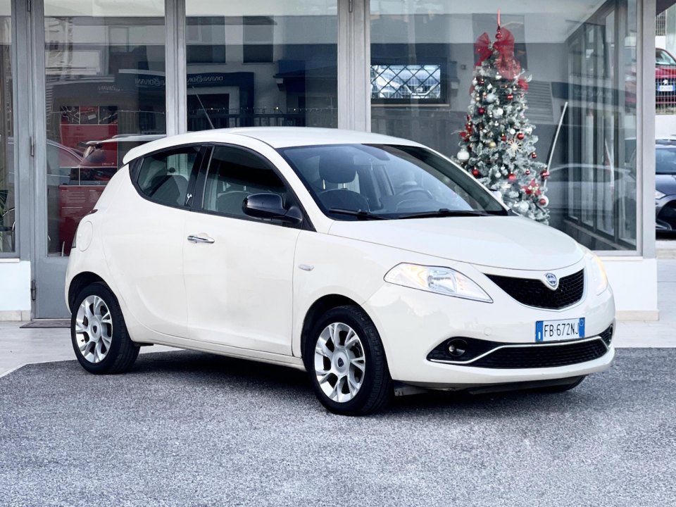 LANCIA Ypsilon 3ª serie vers. Ypsilon 1.2 69 CV 5 porte Platinum