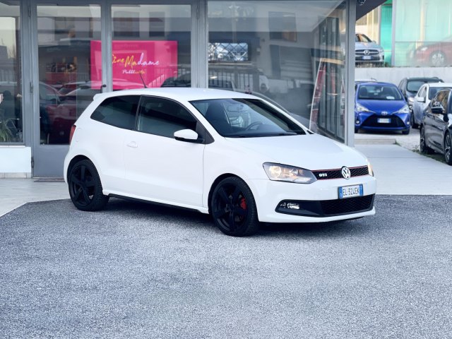 VOLKSWAGEN - Polo 5ª serie
