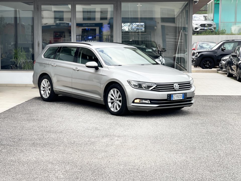 VOLKSWAGEN Passat 8ª serie vers. Passat Variant 1.6 TDI DSG Comfortline BlueMotion Tech.