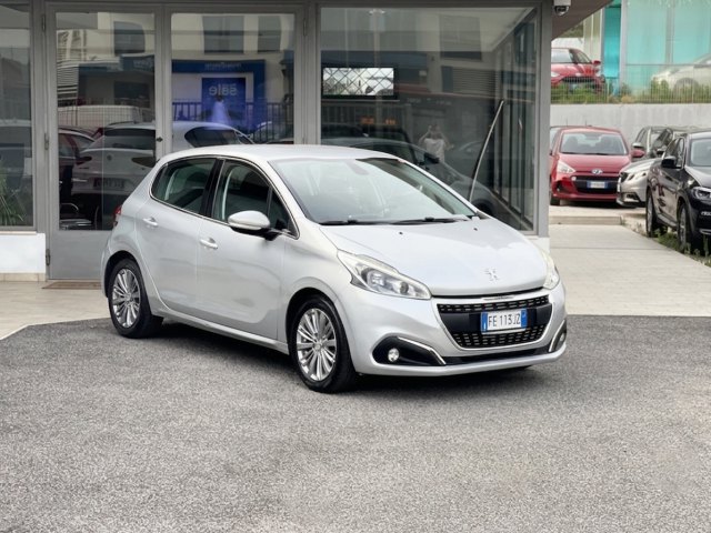 PEUGEOT - 208