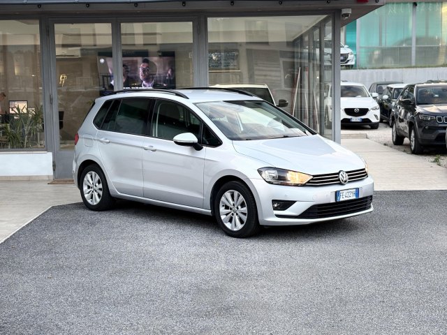 VOLKSWAGEN - Golf Sportsvan