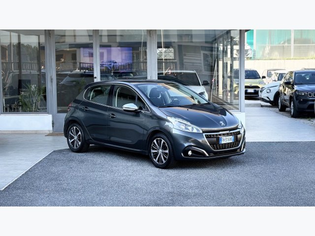 PEUGEOT - 208