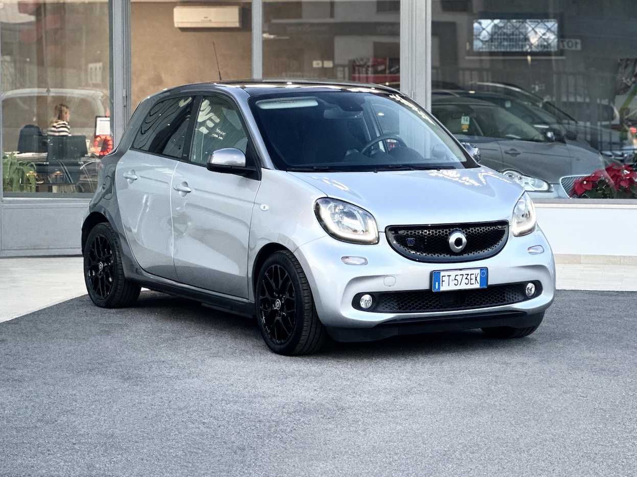 SMART forfour 2ªs. (W453) vers. forfour EQ Prime Nightsky