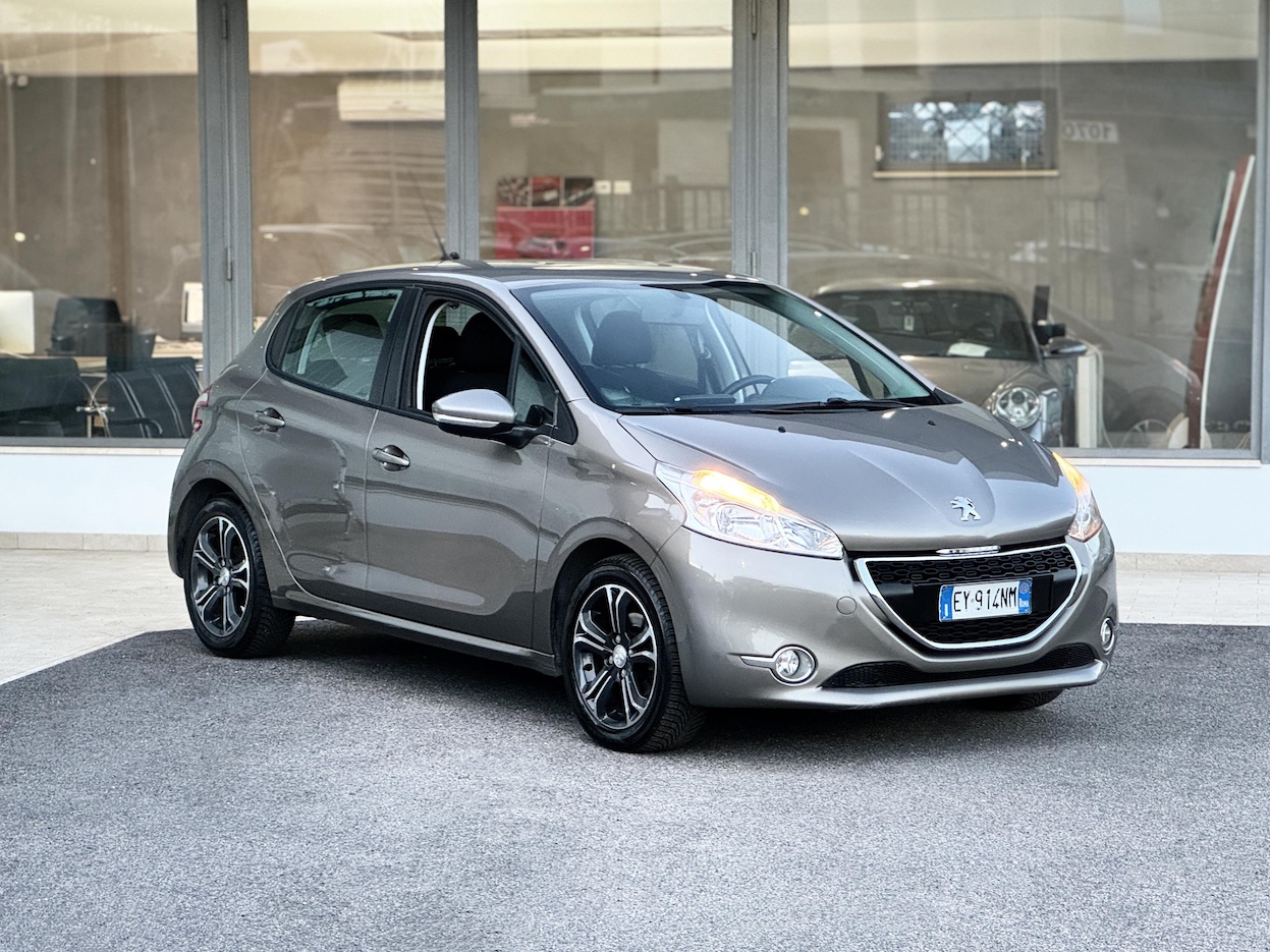 PEUGEOT 208 vers. 1.4 HDi 68 CV 5 porte Allure