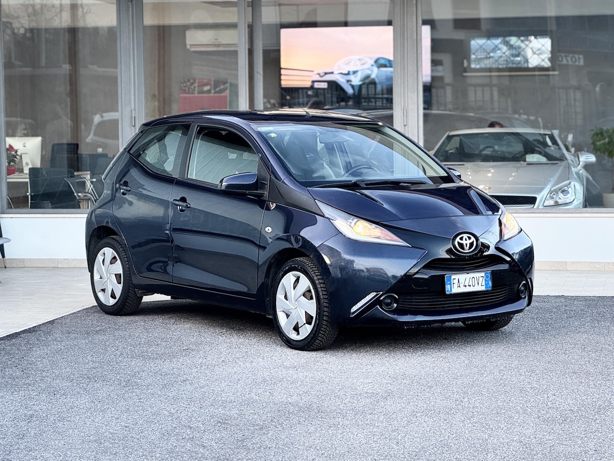 TOYOTA Aygo 2ª serie vers. Aygo 1.0 VVT-i 69 CV 5 porte x-black TSS