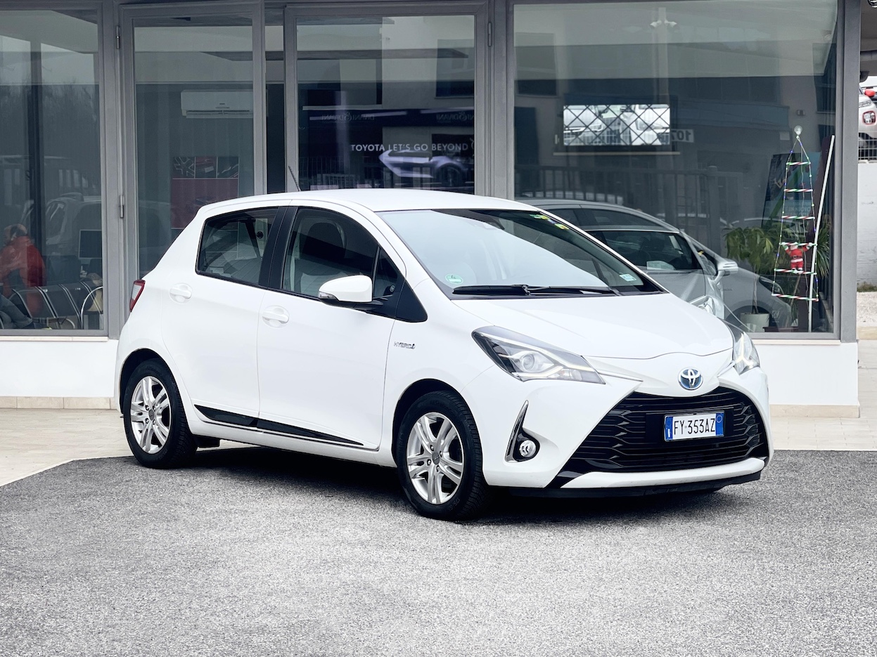 TOYOTA Yaris 3ª serie vers. Yaris 1.5 Hybrid 5 porte Trend "White Edition"