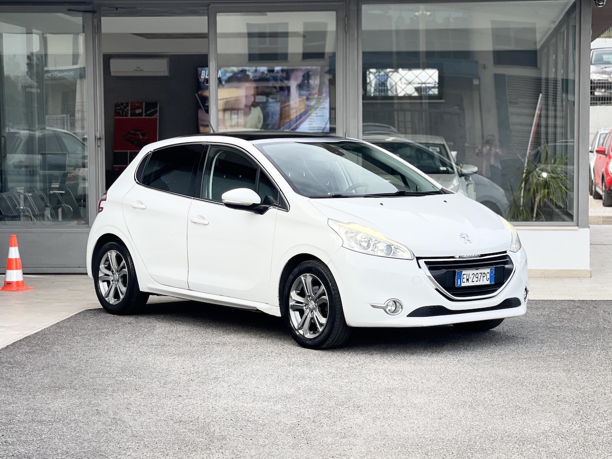 PEUGEOT - 208
