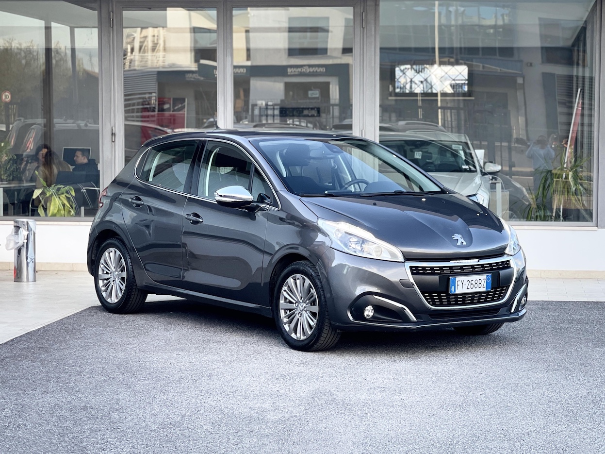 PEUGEOT - 208