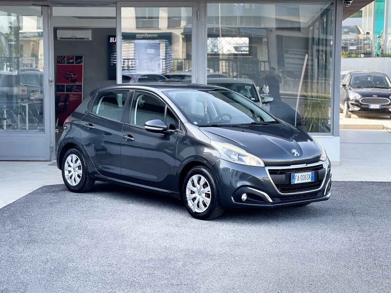 PEUGEOT - 208