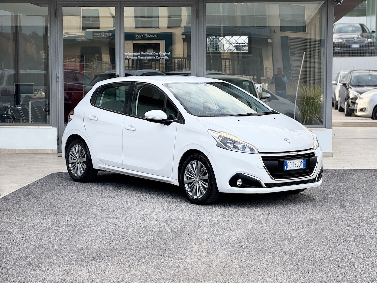 PEUGEOT - 208