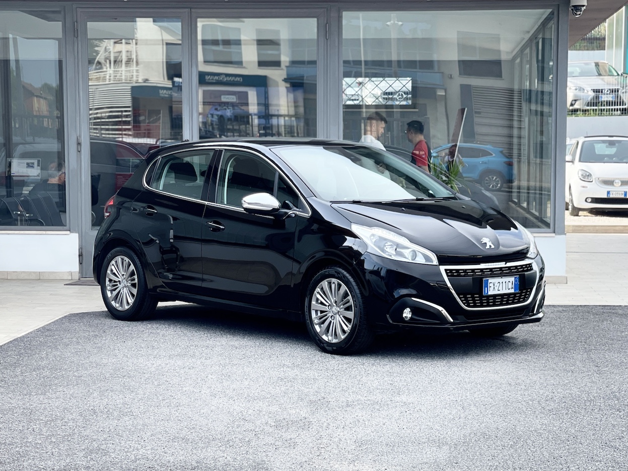 PEUGEOT - 208