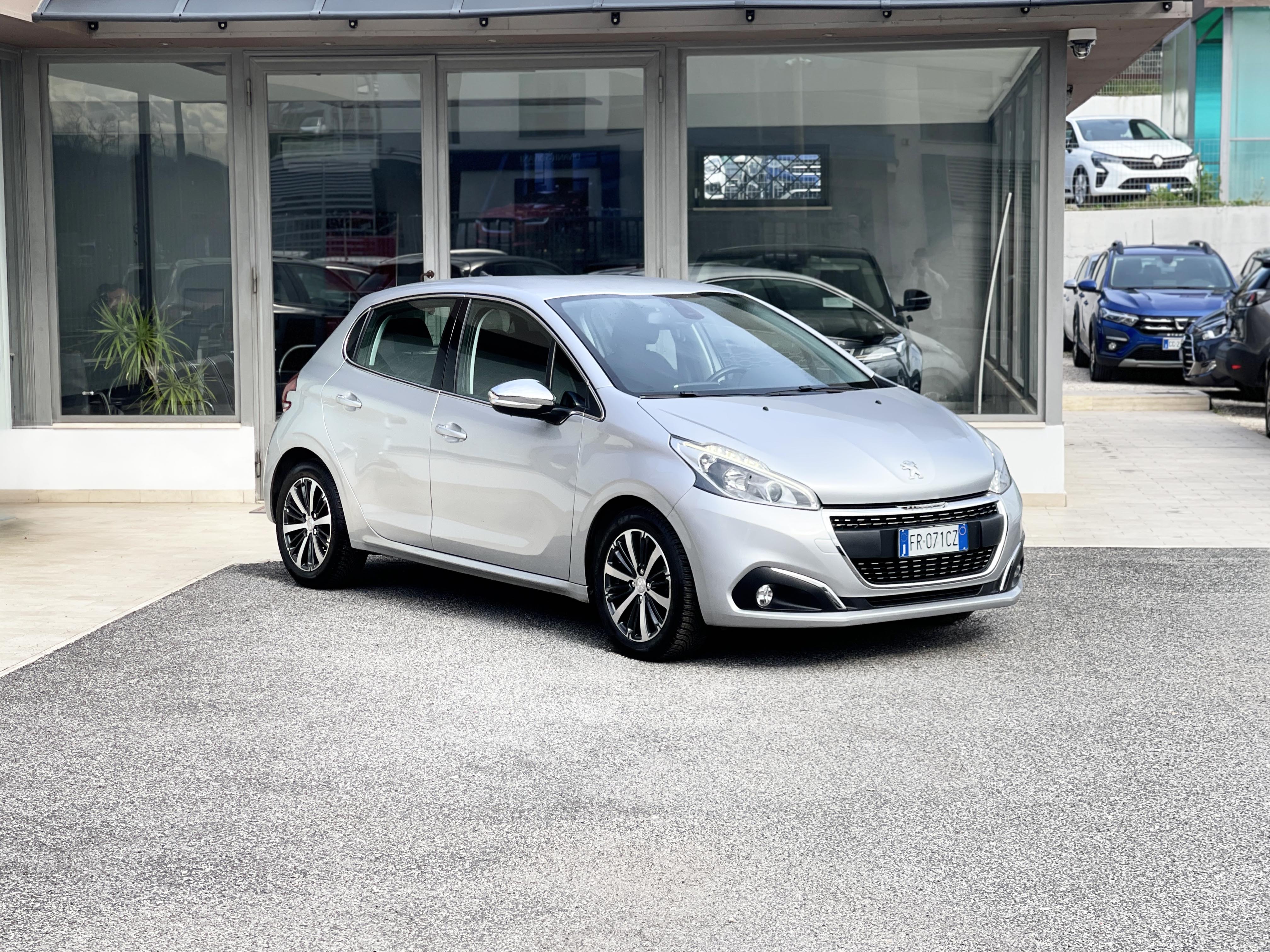 PEUGEOT - 208