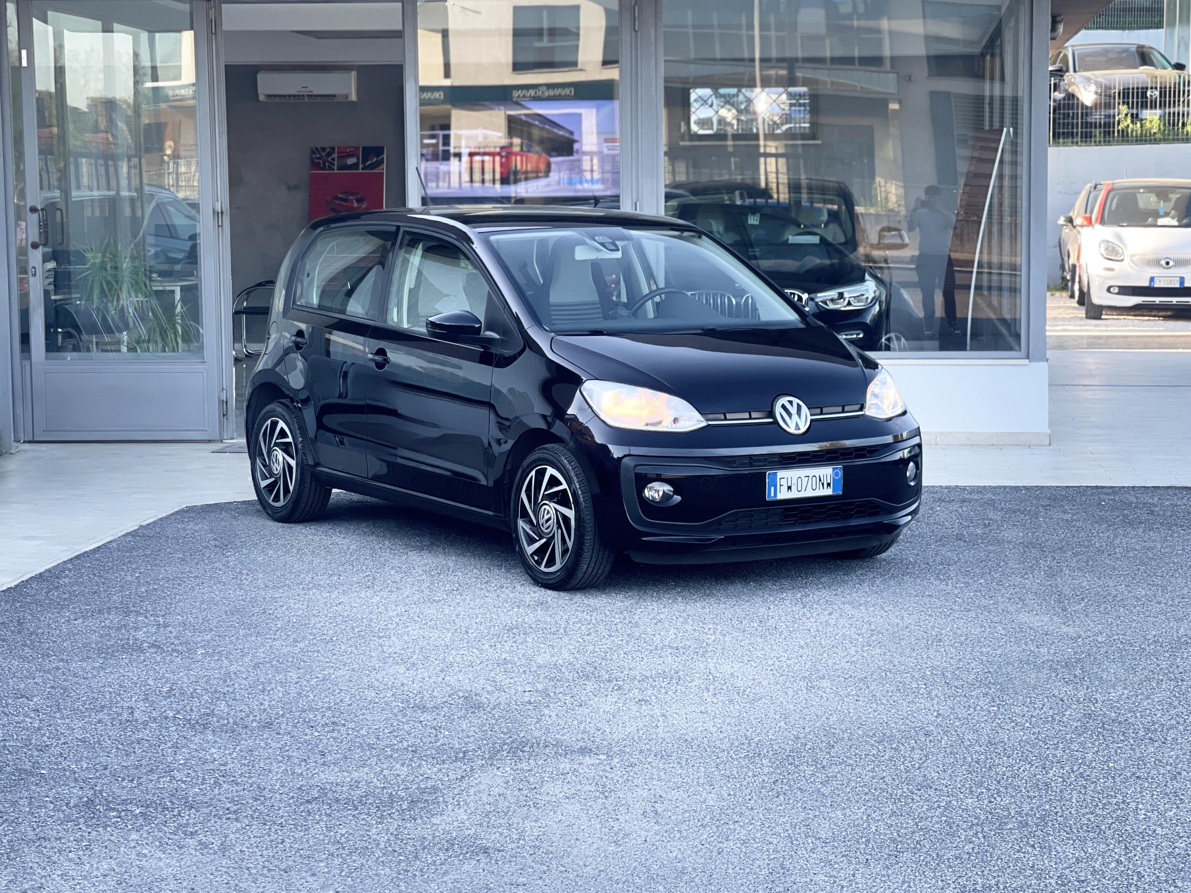 VOLKSWAGEN - up!