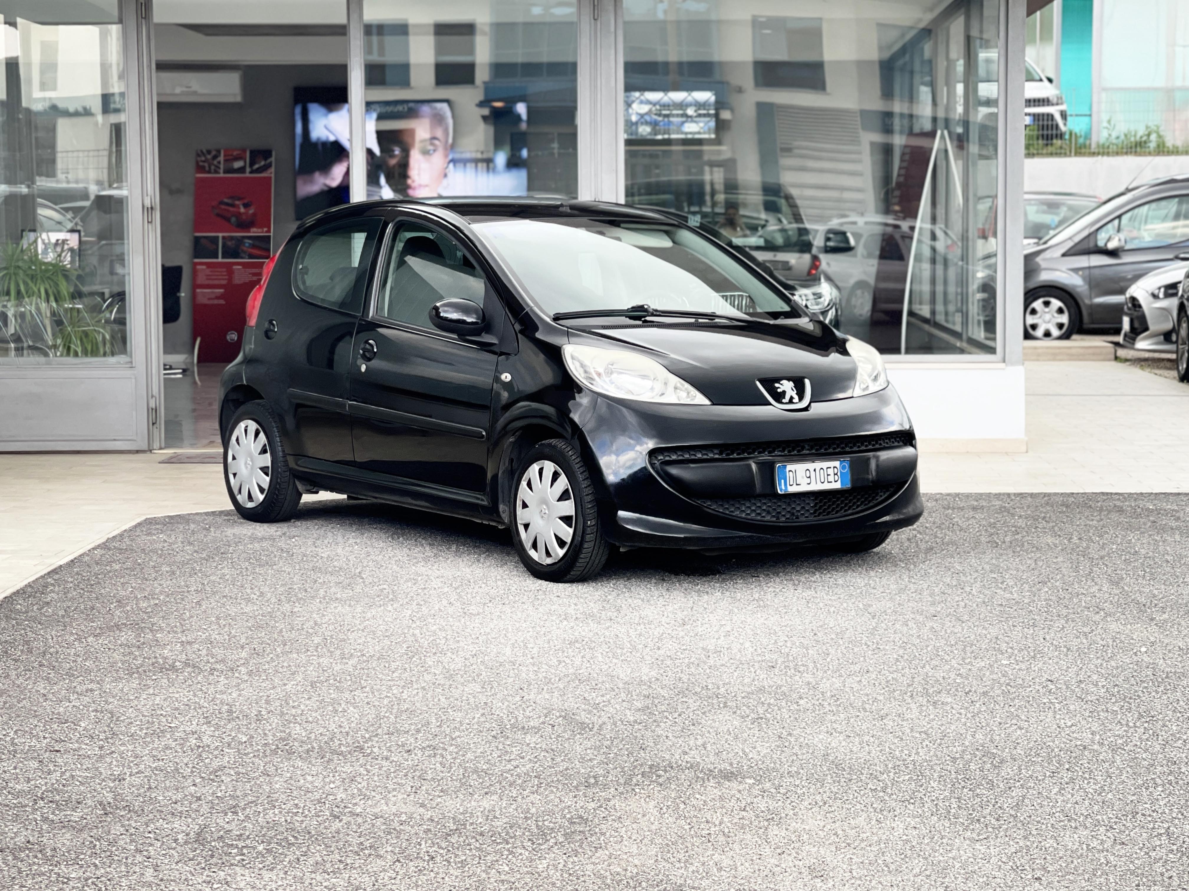 PEUGEOT - 107