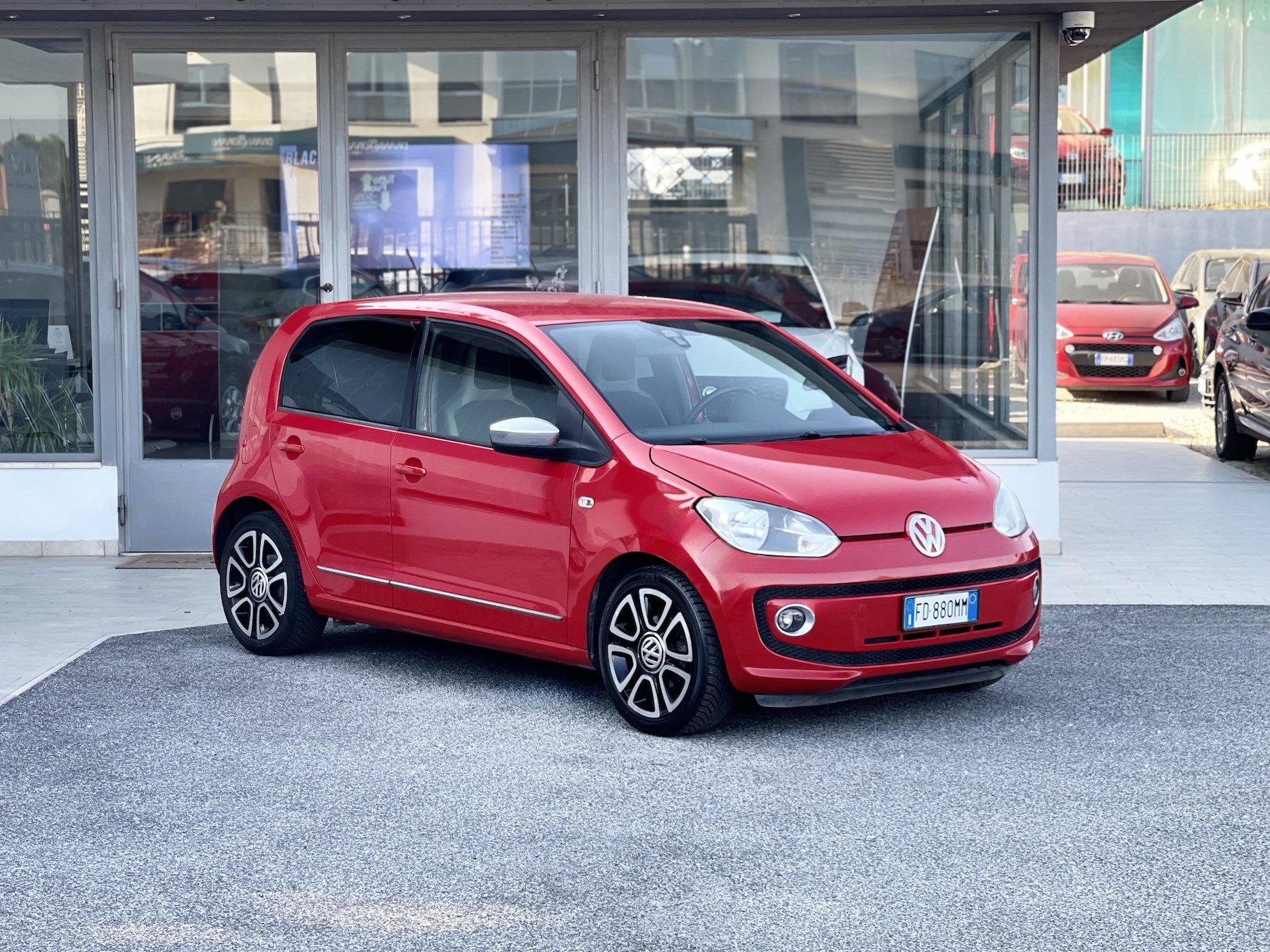 VOLKSWAGEN - up!