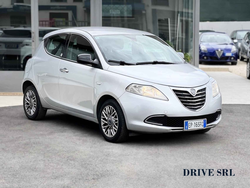 LANCIA Ypsilon 3ª serie vers. Ypsilon 1.2 69 CV 5 porte GPL Ecochic Silver
