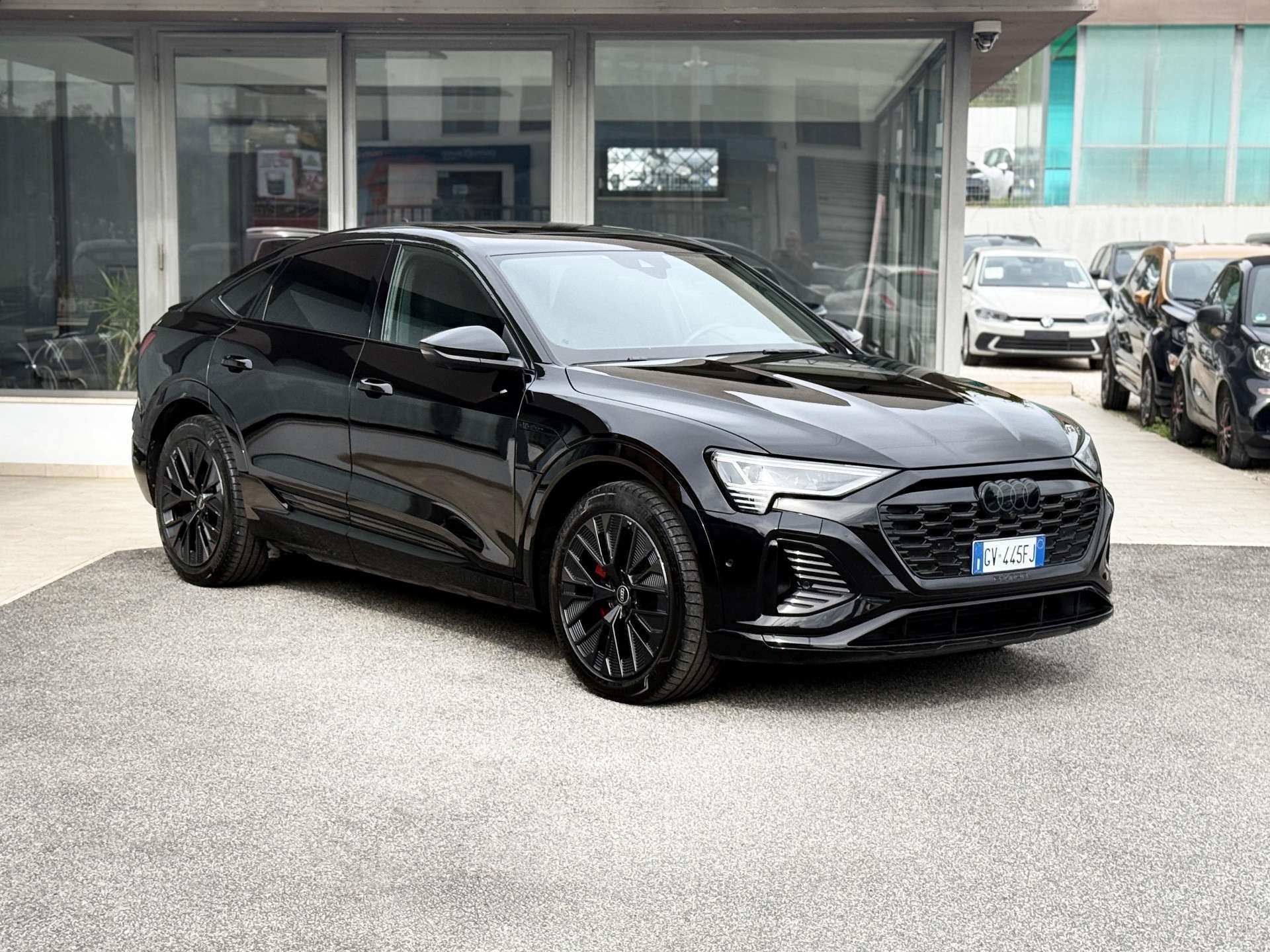 Audi - Q8 e-tron