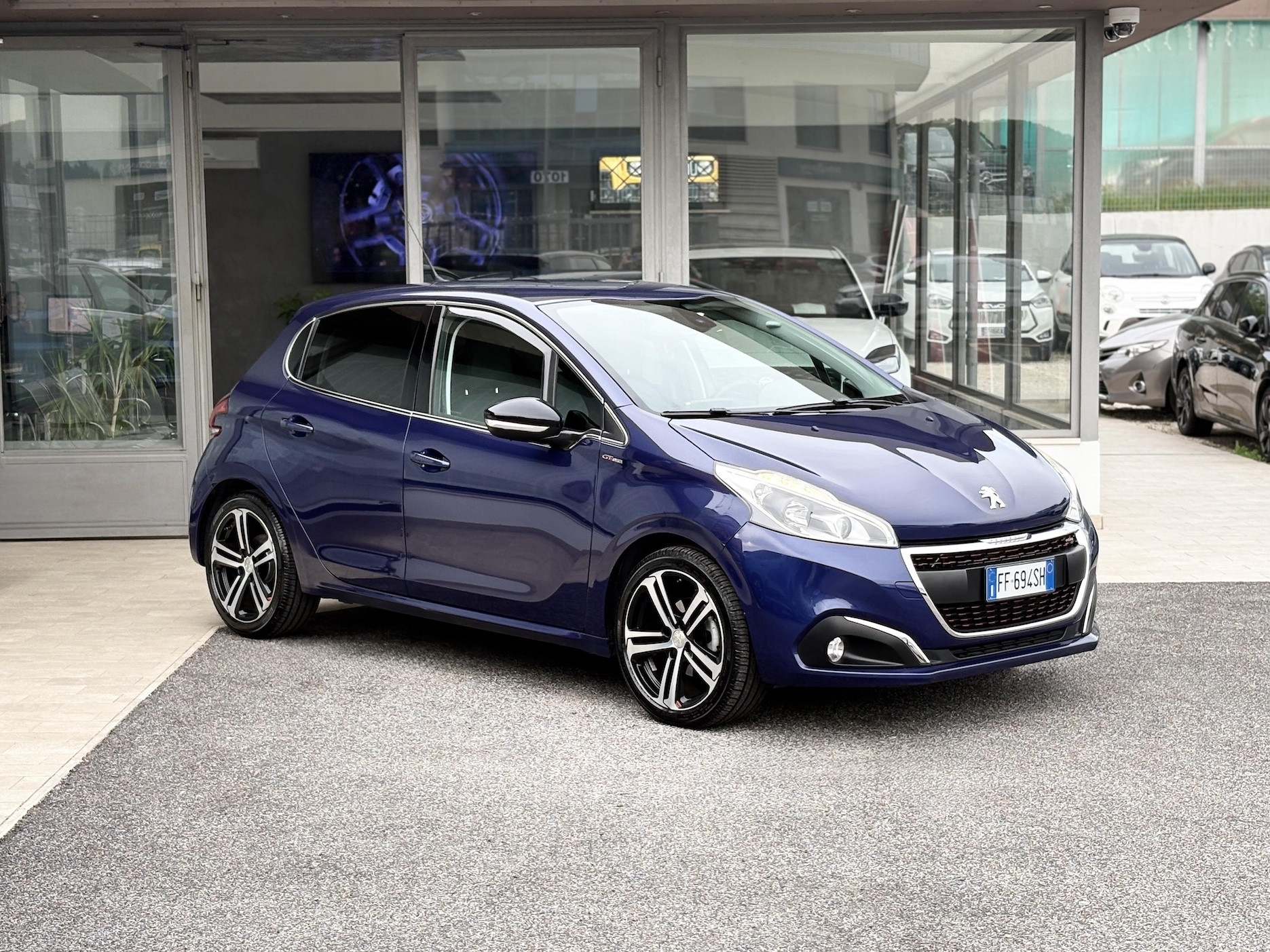 Peugeot - 208